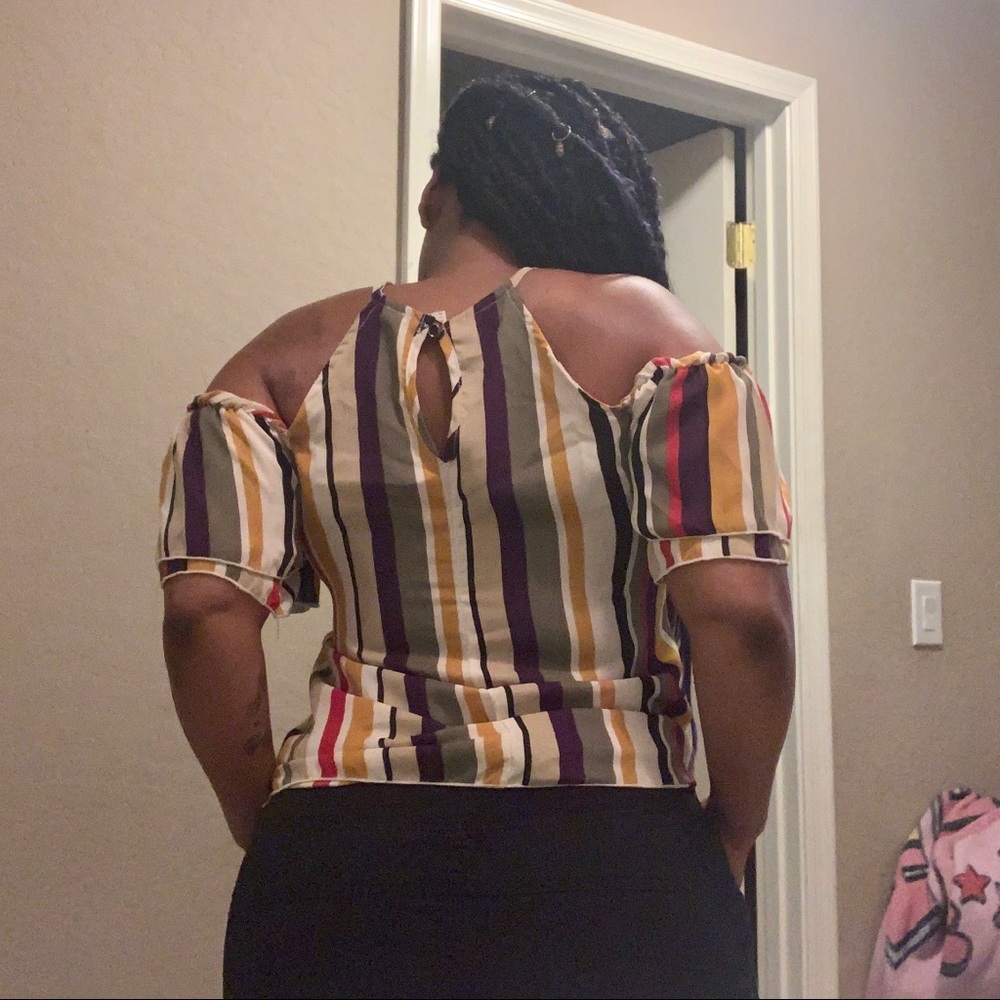 Multicolor cold shoulder blouse - Picture 7 of 7